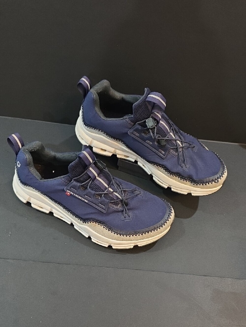 On Running CloudAway Men's Navy and White Trail-Inspired Sneakers Size 9.5 - Picture 3 of 9